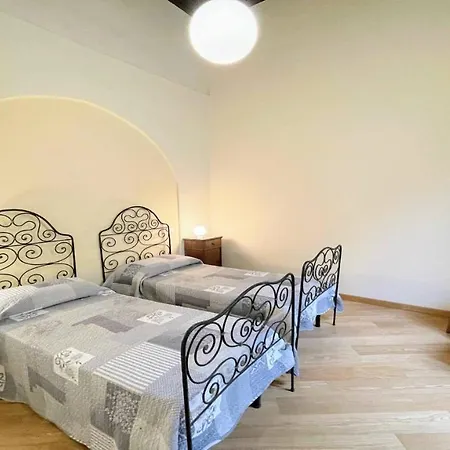 Apartment Duomo Apt With Spectacular Terrace, Sleeps 6 No001 Spoleto