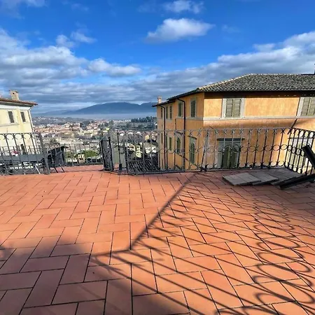 Duomo Apt With Spectacular Terrace, Sleeps 6 No001 * Spoleto