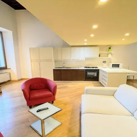 Duomo Apt With Spectacular Terrace, Sleeps 6 No001 Apartment *
