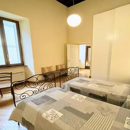 Duomo Apt With Spectacular Terrace, Sleeps 6 No001 Apartment *