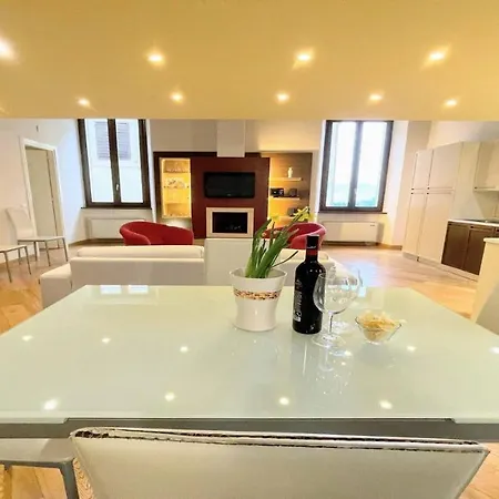 Apartment Duomo Apt With Spectacular Terrace, Sleeps 6 No001 Spoleto