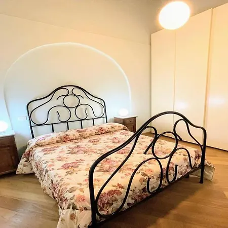 Apartment Duomo Apt With Spectacular Terrace, Sleeps 6 No001 Spoleto