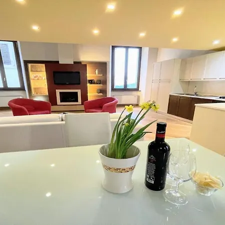 Apartment Duomo Apt With Spectacular Terrace, Sleeps 6 No001 *