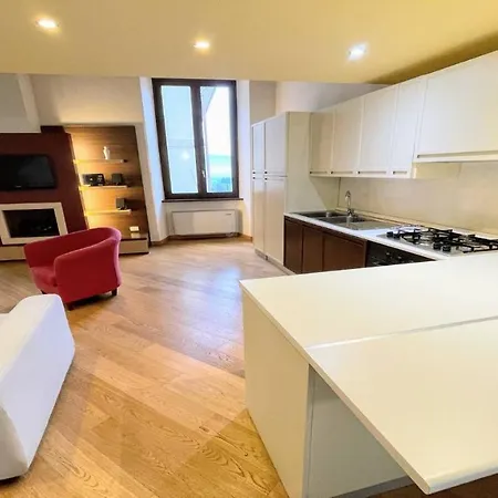 Duomo Apt With Spectacular Terrace, Sleeps 6 No001 Apartment *