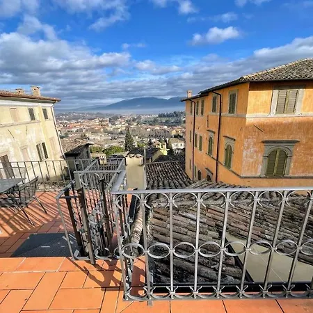 Duomo Apt With Spectacular Terrace, Sleeps 6 No001 Spoleto