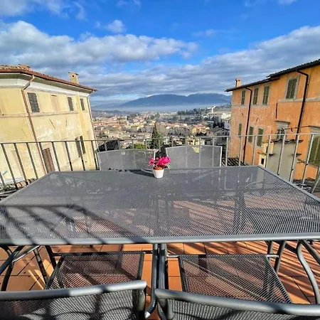 Duomo Apt With Spectacular Terrace, Sleeps 6 No001 * Spoleto
